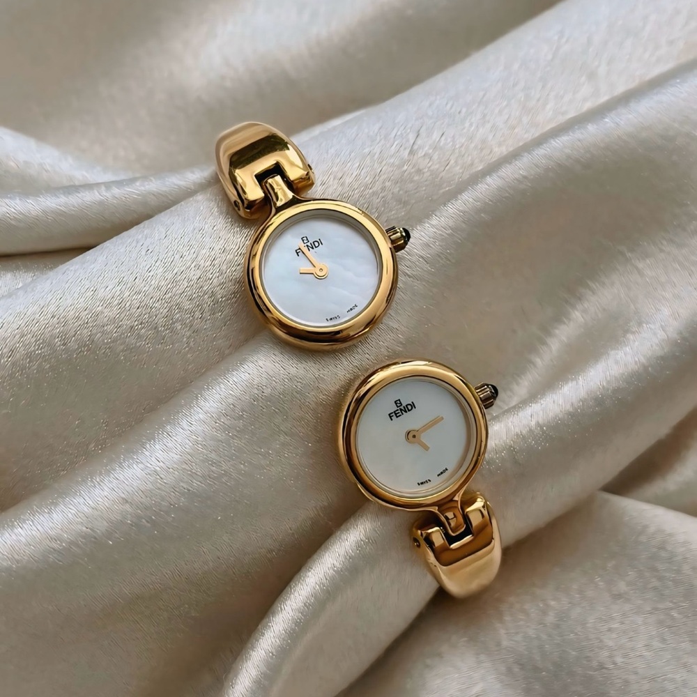 Authentic Fendi 1925 Double Dial Mother-of-Pearl Cuff
Watch Rare - Picture 4 of 10